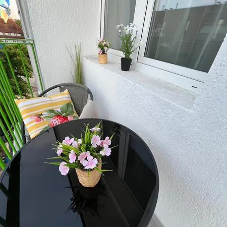 Al-Dom Apartament II Mare 500M Do Morza 公寓 *